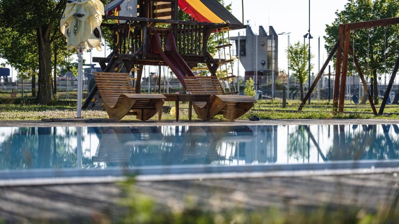 Hotel And Park Divoka Voda Bratislava Eksteriør bilde