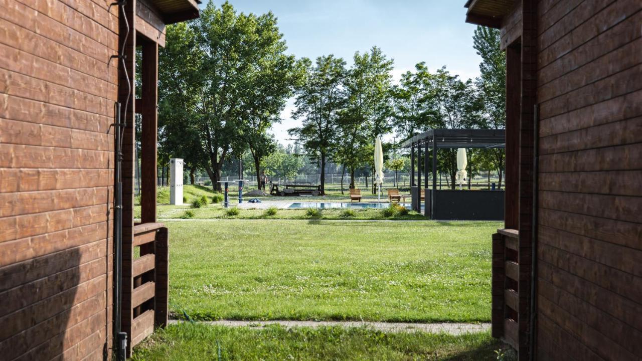 Hotel And Park Divoka Voda Bratislava Eksteriør bilde