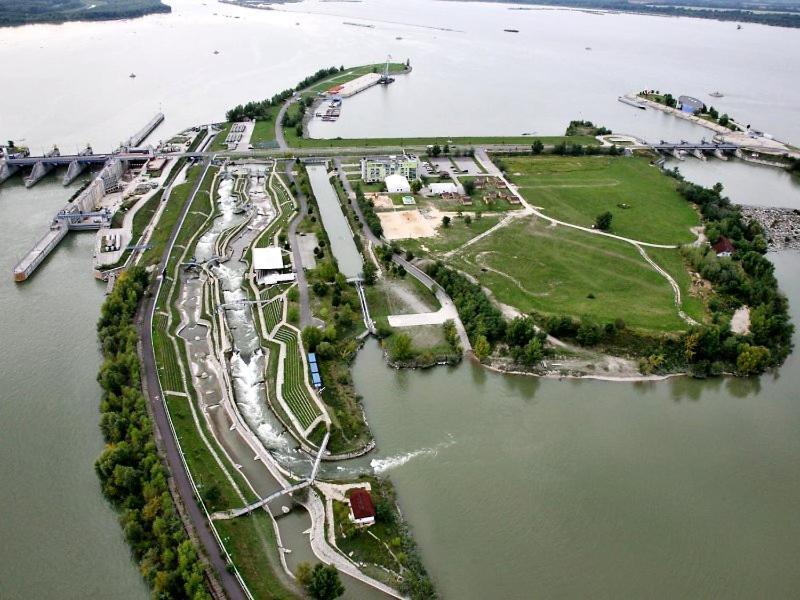 Hotel And Park Divoka Voda Bratislava Eksteriør bilde