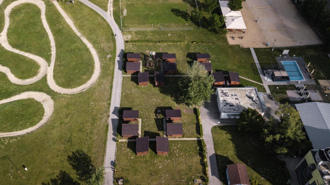 Hotel And Park Divoka Voda Bratislava Eksteriør bilde