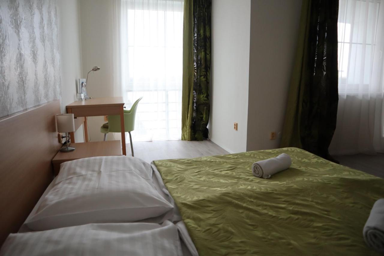 Hotel And Park Divoka Voda Bratislava Eksteriør bilde