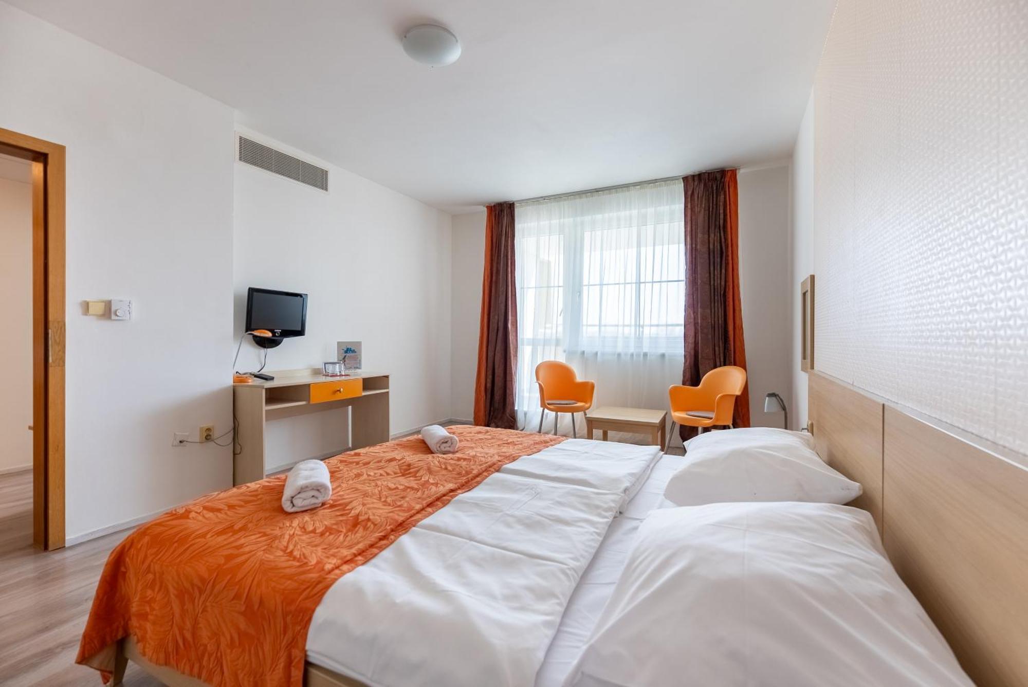 Hotel And Park Divoka Voda Bratislava Eksteriør bilde