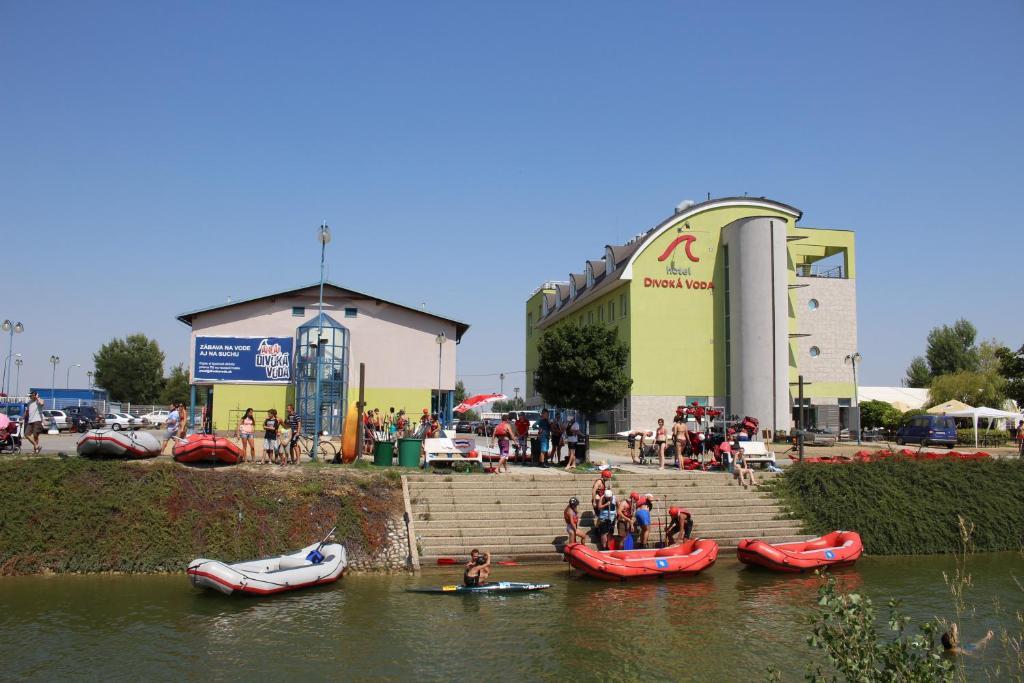 Hotel And Park Divoka Voda Bratislava Eksteriør bilde